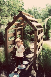 a pallet playhouse tiny recycled diy shack fort